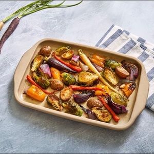 PAMPERED CHEF Stoneware Medium Bar Pan